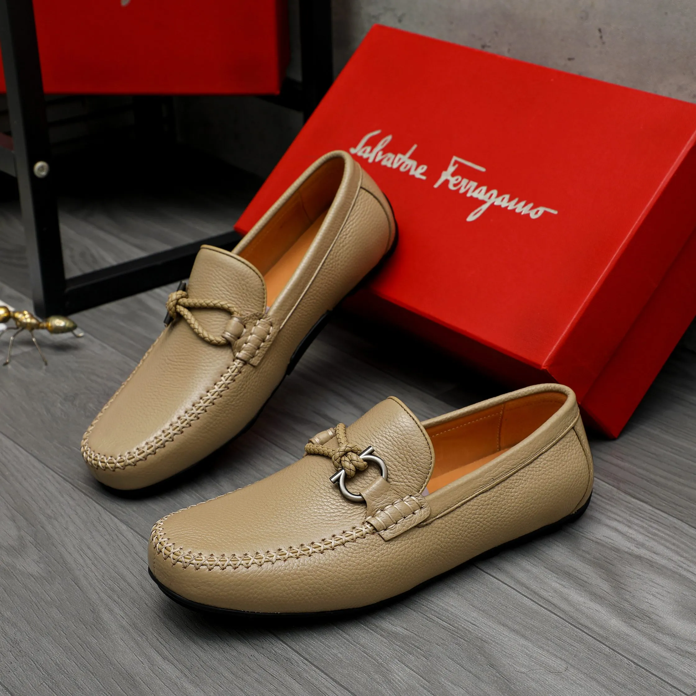 Men's shoes 💰480 Product trademark: Ferragamo "Ferragamo" casual slip-on shoes Regular size: 38-45 (45 is custom-made and non-returnable) Product materials: Selected pebbled cowhide upper, cowhide lining, rubber outsole